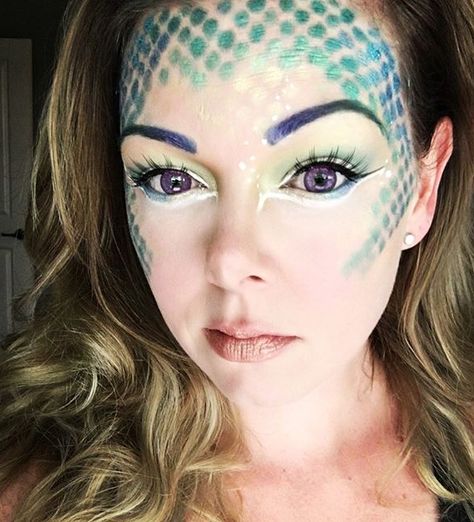 20 Cool Halloween Makeup Ideas | Mermaid / Siren Dino Makeup, Dinosaur Face Painting, Easy Halloween Makeup Ideas, Dragon Makeup, Dino Costume, Easy Halloween Makeup, Halloween Makeup Diy, Halloween Makeup Pretty, Cool Halloween Makeup