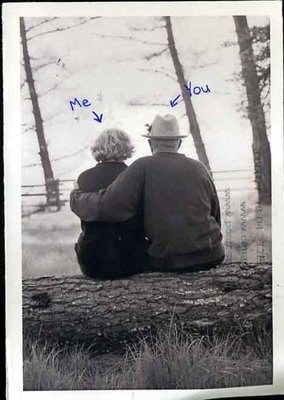 grow old together :) Cute Old Couples, Vieux Couples, Grow Old With Me, Growing Old Together, Owl City, Old Couples, Lasting Love, Golden Years, Foto Vintage