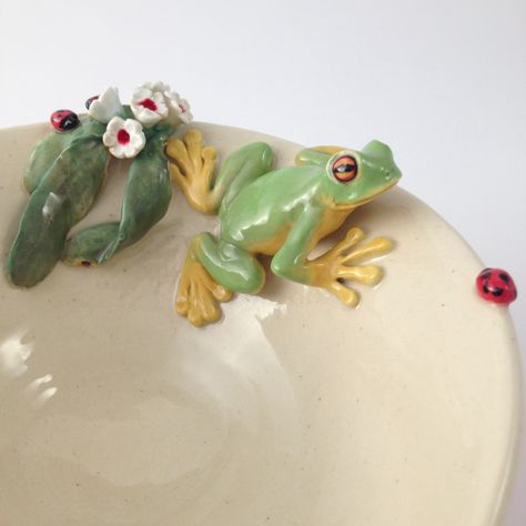 Wheel formed  sculpted frog bowl (spoon rest ~jewelry tray ~ soap dish) by Tanya Bechara~ Hop'n Frog Pottery. Frog Pottery, Frog Bowl, Frog Stuff, Pottery Lessons, Ceramic Frogs, Frog Decor, Glass Frog, Pottery Handbuilding, Pottery Tools