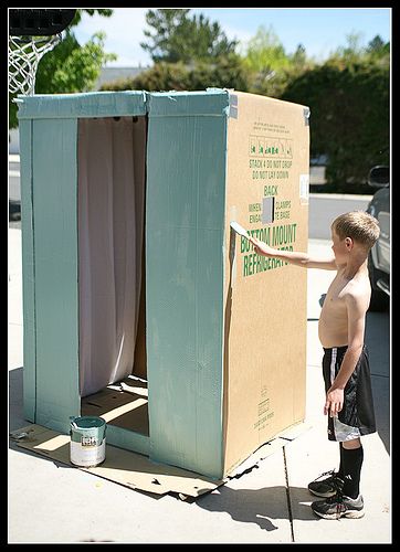 blog photos Cardboard Photo Booth, Photobox Ideas, Homemade Photo Booth, Diy Party Photo Booth, Carnival Baby Showers, Photo Booth Design, Mystery Parties, Youth Photos, Young Women Activities