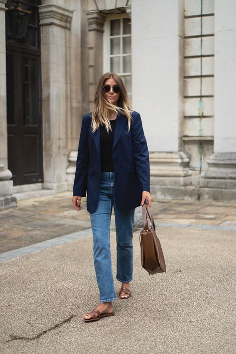 Navy Blue Blazer Outfit, Navy Blazer Outfits, Blue Blazer Outfit, Emma Hill, Blazer And Jeans, Hermes Oran Sandals, Blazer Outfits For Women, Outfits Jeans, French Girl Style