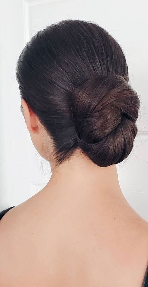 44 Messy updo hairstyles – The most romantic updo to get an elegant look Bun Back View, Updo Sleek, Messy Updo Hairstyles, Hairstyle Elegant, Glamorous Wedding Hair, Sleek Wedding, Hairstyle Updo, Chic Hairstyle, Messy Hair Updo