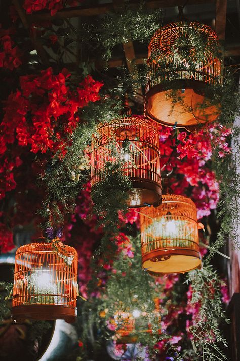 1920s Shanghainese and Jazz Themed Wedding at Grand Hyatt Kuala Lumpur - The Wedding Notebook Birdcage Walk, Chinese Wedding Decor, Decoration Vitrine, Wedding Notebook, Birdcages, Grand Hyatt, Chinese Wedding, Bird Cages, Wedding Album