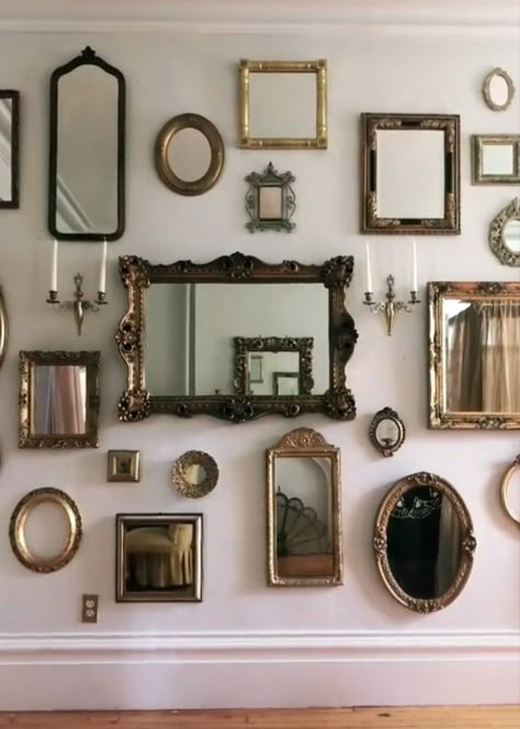 Mirror Gallery, Antique Vintage Decor, Mirror Gallery Wall, Home Decor Ideas Bedroom, Interior Design Per La Casa, Hemma Diy, Home Design Inspiration, Dekorasi Kamar Tidur, Decor Ideas Bedroom