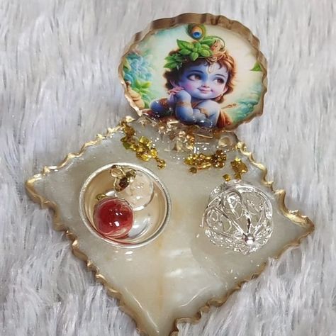 Resin Gift Ideas, Resin Platter, Car Dashboard Accessories, Little Kanha Ji Images, Dashboard Accessories, Maharashtrian Jewellery, Resin Arts, Rakhi Making, Resin Crafts Tutorial