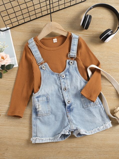 Girls Spring Outfits, Denim Dungaree, Old Outfits, Toddler Girl Outfit, Outfit Layout, Kid Clothes, Dress Design Sketches, Baby Frocks Designs, Hello Baby