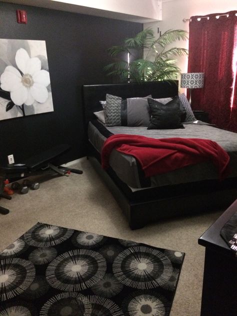 Small spaces. Black, white, gray, red bedroom Gray Red Bedroom, Maroon Bedroom, Black White And Grey Bedroom, Burgundy Bedroom, Black And Grey Bedroom, Red Bedroom Design, Red Bedroom Decor, Black White Bedrooms, Black Bedroom Design