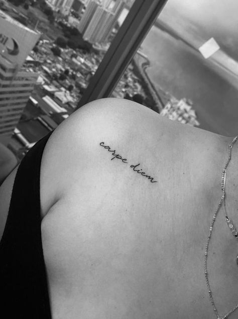 Tattoo Ideas Carpe Diem, Carpe Diem Tattoo Fonts, Tattoos Collar Bone, Tattoo Carpe Diem, 28 Tattoo, Tattoo Collar Bone, First Tattoo Ideas, Tattoo Schrift, Small Pretty Tattoos