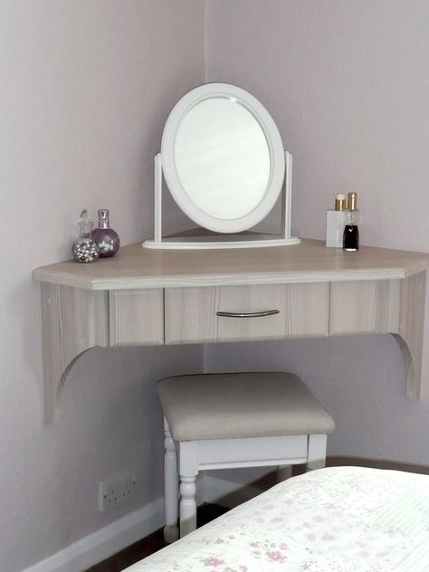 With unique fitted bedroom furniture from Jarrods, it’s going to be even harder to get up in the mornings. Corner Dressing Table, Fitted Bedroom Furniture, Corner Vanity, Corner Furniture, Bedroom Corner, Beauty Room Decor, Dekorasi Kamar Tidur, Vanity Room, Bedroom Vanity