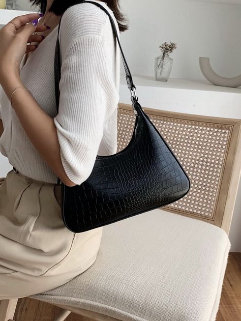 Outfits With Shoulder Bag, Shoulder Bag Outfit Street Styles, Shoulder Bags Aesthetic, Shoulder Bag Aesthetic, Advertising Bags, Hot Accessories, Mini Shoulder Bags, A Business Woman, Shoulder Bags Outfit