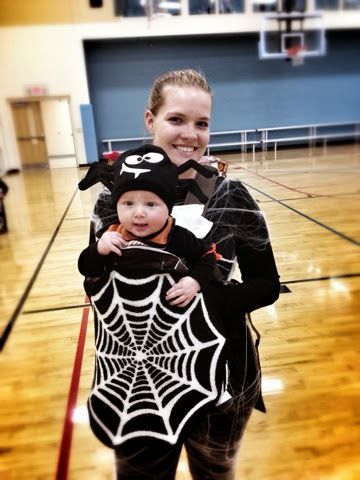 Spider Baby Costume, Babywearing Costumes, Baby Spider Costume, Baby Carrier Costume, Spider Baby, Shoot Makeup, Halloween Camping, Spider Costume, Levitation Photography