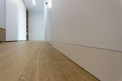 Modern flush baseboard Dorsis Linus | Angelbau Recessed Baseboard, Flush Baseboard, Stair Skirt Board, Stairs Skirting, Modern Baseboards, Tall Wall Mirrors, Modern Residential Architecture, Baseboard Molding, Drywall Installation