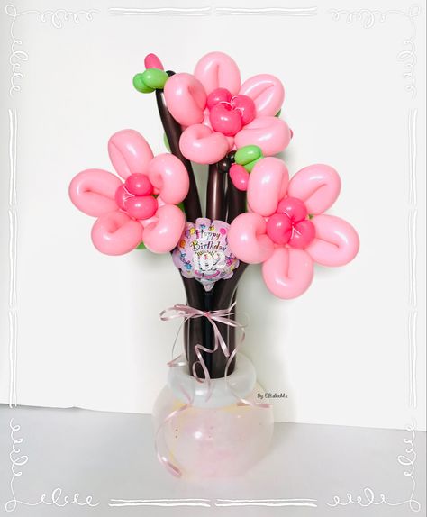 Pink balloon flowers in a balloon vase Flowers In A Balloon, Balloon Vase, Flower Balloons, Home Gym Mirrors, Ballon Art, Gym Mirrors, Balloon Twisting, Flower Bucket, Balloon Flowers