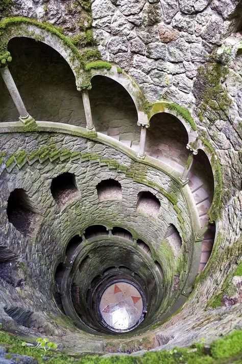 Portugal Landscape, Architecture Antique, Matka Natura, Sintra Portugal, Spiral Staircase, Ancient Architecture, Incredible Places, Alam Yang Indah, Abandoned Places