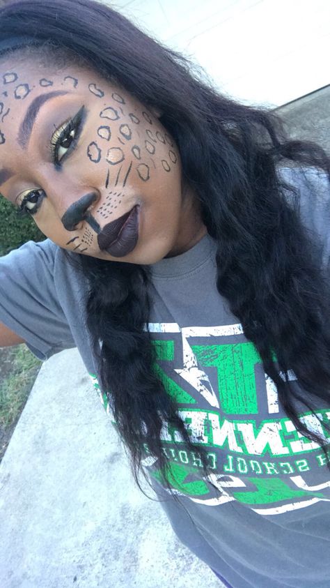 Easy Halloween Face Paint For Women, Face Paint Women, Leopard Face Paint, Leopard Makeup Halloween, Easy Halloween Face Painting, Cheetah Makeup, Leopard Halloween, Animal Makeup, Leopard Face