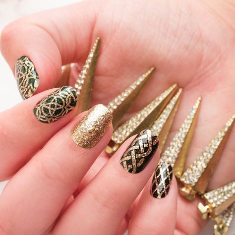 "Celtic Tales" mixes green, black, and gold glitter with traditional knot designs - perfect for celebrating St. Patrick's Day! pic.twitter.com/zBXN6XYziF Street Nails, Mixed Greens, Color Street Nails, Color Street, Beauty Brand, Black And Gold, Gold Glitter, Class Ring, Beauty Makeup