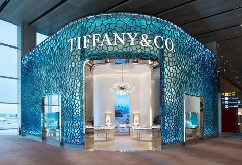 MVRDV designs coral-inspired 3D-printed façade using recycled ocean plastic for Tiffany & Co. store in Singapore’s Changi Airport Th... Plastik Recycling, Tiffany Store, Singapore Changi Airport, Floating Architecture, Retail Facade, Changi Airport, Japanese Architect, Water Projects, Zaha Hadid