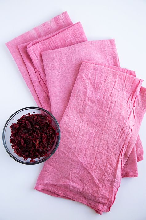 natural dyed dish towel with hibiscus leaves #naturaldye #DIY Tinta Natural, Hibiscus Leaves, Dried Hibiscus Flowers, Pink Dishes, Natural Dye Fabric, Purl Bee, Eco Dyeing, Pink Dye, Pink Towels