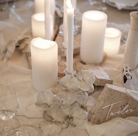 Travertine Wedding Centrepiece, Stone Wedding Table Decor, Travertine Table Decor, Travertine Wedding Decor, Stone Wedding Decor, Candle Theme Wedding, Organic Modern Wedding, Wedding Supper, White Table Settings