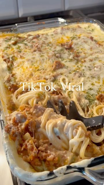 Garlic Parmesan Spaghetti, Parmesan Spaghetti, Ground Beef Recipes For Dinner, Läcker Mat, حلويات صحية, Tiktok Viral, Think Food, Deilig Mat, Food Recepie