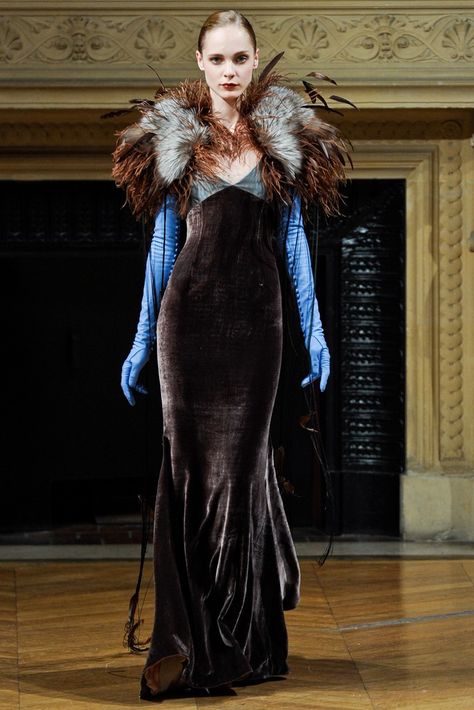 Alexis Mabille Fall 2011 Couture Fashion Show Collection Velvet Gowns, Cave Woman, Fox Collar, Fur Dress, Dress Couture, Alexis Mabille, Collection Couture, Paris Couture, Dress Velvet