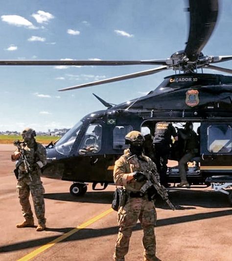 CAOP Polícia Federal’s Instagram photo: “COT e CAOP da Polícia Federal do Brasil na escolta de um dos chefes da maior facção criminosa atuante no país para presídio federal de…” Cot Pf, Call Off Duty, Delta Force, Instagram V, December 26, Police Department, Sci-fi Spaceship, Soldier, Monster Trucks