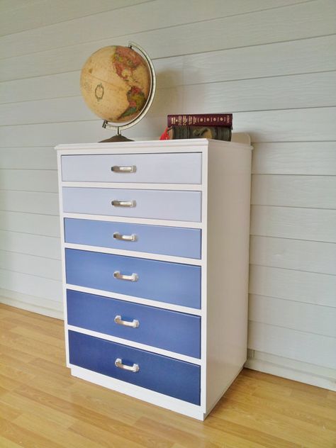 upcycled painted ombre chest of drawers. DIY furniture redo Dresser Paint Ideas, Chest Of Drawers Diy, Dresser Paint, Drawers Diy, Small Dresser, Diy Furniture Redo, Diy Ombre, Flipping Furniture, Redo Furniture