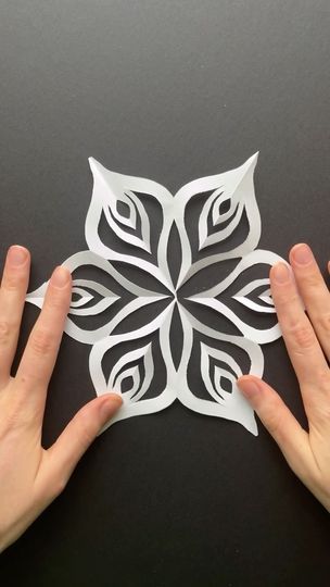 Snowflake Maker, Snowflakes Diy, Snowflake Crafts, Colored Pencil Art Projects, Christmas Art For Kids, A R Rahman, Simple Mehndi Designs Fingers, Paper Craft Videos, Diy Diwali Decorations