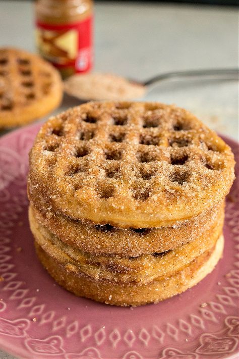 Churros Waffles Recipe, Churro Popovers, Waffle Dessert Ideas, Churro Waffle Recipe, Smores Waffles, Cinnamon Sugar Waffles, Waffle Skewers, English Muffin Bread Recipe, Churro Waffles