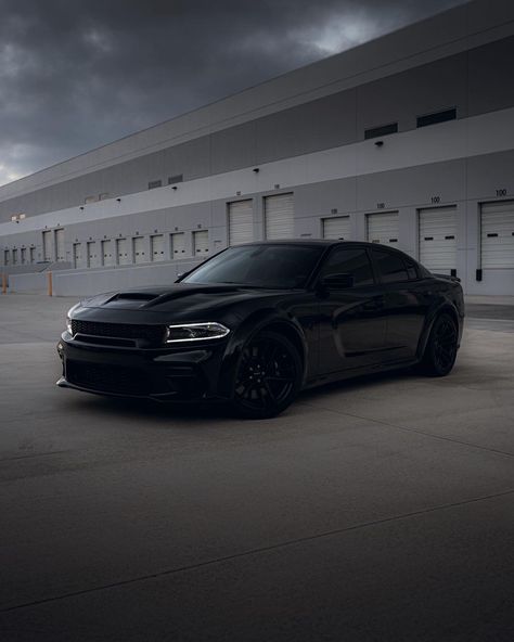 Dodge Hellcat Charger, Porsche Auto, Black Dodge Charger, Blacked Out Cars, Hellcat Charger, Florida Architecture, Charger Hellcat, Dodge Charger Hellcat, Charger Srt Hellcat