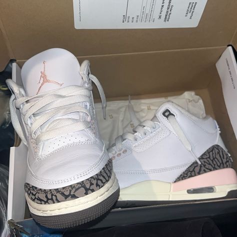 Wmns Air Jordan 3 Retro 5.5 Still Looks Brand New And Has The Wooden Crease Thing Inside Both Shoes. Sky Shoes, Zapatillas Jordan Retro, Jordan Retro 5, Pretty Sneakers, Jordan Retro 3, Shoes For School, Jordan 4s, Retro 3, Trendy Shoes Sneakers