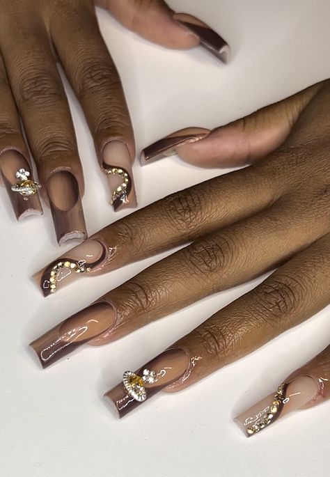 Brown White And Gold Nails, Tan And Black Nails Design, Brown Bling Nails, Brown And Gold Nails Acrylic, Brown And Silver Nails, Brown Prom Nails, Brown Nail Designs Acrylic, Brown Y2k Nails, Brown Birthday Nails