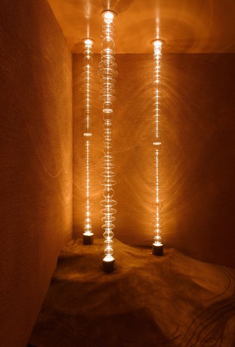 Lighting Sculpture Installation, Creative Room Lighting, Cool Light Designs, Light Installation Architecture, Hanging Lights Ideas, Upward Lighting, Light Interior Design, Relaxing Lighting, Aura Light