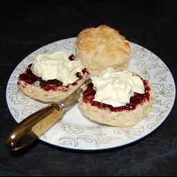 Traditional Devonshire Tea Scones on BigOven: A traditional English Scone mix, perfect for a Devonshire Tea... Tea Scones Recipe, Clotted Cream Recipes, Cornish Cream Tea, Scones And Jam, Tea Scones, English Scones, Scone Mix, Cream Scones, Cream Tea