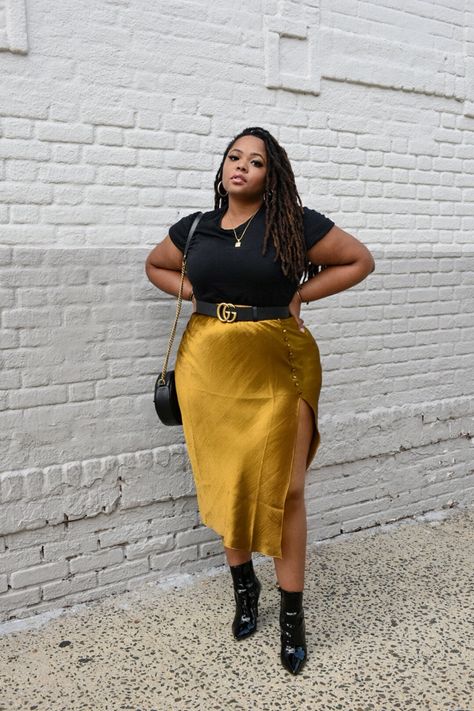 Silk Midi Skirt Outfit Plus Size, Silk Skirt Outfit Fall Plus Size, Silk Skirts Plus Size, Satin Midi Skirt Outfit Curvy, Plus Size Skirt Outfits Work, Plus Size Banquet Outfits, Styling A Satin Skirt Plus Size, Satin Midi Skirt Outfits Plus Size, Silk Skirt Outfit Midsize