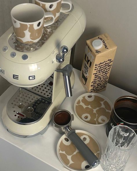 Coffee Machine Smeg, Smeg Espresso Machine In Kitchen, Aesthetic Espresso Machine, Smeg Appliances Aesthetic, Smeg Aesthetic Kitchen, Aesthetic Coffee Machine, At Home Espresso Machine, Espresso Machine Aesthetic, Coffee Corner Aesthetic