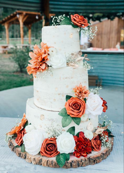 Wedding Cakes Western Style, Cream Cheese Frosting Wedding Cake, Farm Wedding Cake Ideas, Naked Wedding Cakes Rustic, Western Wedding Cake Ideas, Country Wedding Cakes Rustic, Country Wedding Cake Ideas, Rustic Cake Ideas, Wedding Cake Country