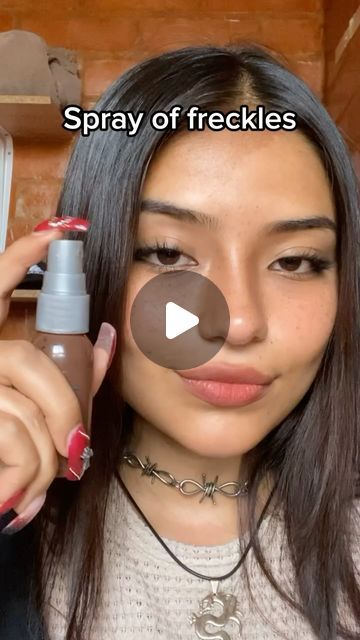 ♡ Pau Avella ♡ on Instagram: "Spray of freckles ✨ . . . #makeup #maquillaje #skin #freckles #fyp #fypシ #parati" How To Get Freckles Naturally, Eyeliner Freckles, Freckles Makeup, May 5, Natural Skin, Natural Skin Care, Beauty Makeup, Spray, Skin Care