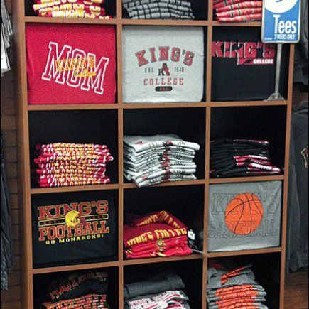 Styrofoam Blocks in T-Shirt Display Aux Tshirt Display Ideas Retail, Clothing Booth Display, T Shirt Display, Vendor Booth Display, Guerrilla Marketing, Clothing Store Displays, Tshirt Display, Shirt Display, Craft Booth Displays