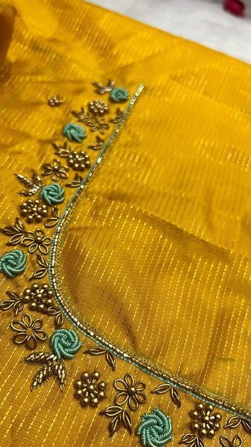 Simple Back Neck Aari Blouse Designs, Simple Blouse Handwork, Hand Work Flower Design, Simple Tread Works For Blouse, Latest Aari Work Blouse Designs 2024, Blouse Back Neck Designs Latest Simple Aari Work Designs, Simple Hand Work Design, Aari Simple Blouse Design 1000, Hand Work Embroidery Blouse Design