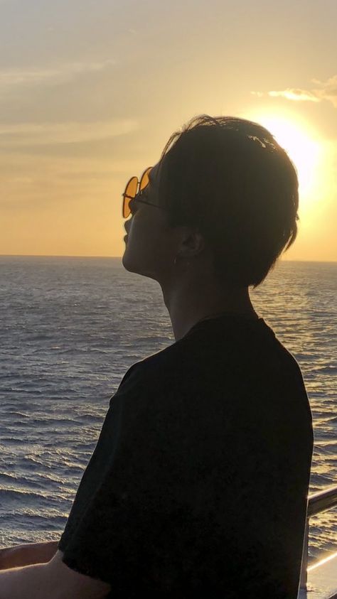 sunset boy 🌅 Jimin Pictures, Jimin Selca, Park Jimin Bts Wallpaper, Second Trimester, Foto Baby, Park Jimin Cute, Jimin Wallpaper, My Chemical, Park Jimin Bts