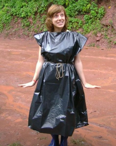 Garbage Bag Dress, Trash Bag Dress, Fashion Mistakes Woman, Plastic Outfit, Traditional Black Tattoo, Styling Guide, Easy Fashion, Vinyl Clothing, Paper Dress