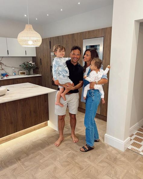 LUCY Mecklenburgh and Ryan Thomas have given fans a glimpse inside their stunning new home in Manchester. Towie alum Lucy, 32, and soap star Ryan, 39, have finally moved into their new abode after two years of renovations. Taking to her interiors Instagram account, the brunette beauty shared some photos of her first day in […] Brunette Celebrities, Celebrity Kitchens, Lucy Mecklenburgh, Green Floral Wallpaper, Ryan Thomas, Ryan Homes, Soap Stars, Denim Dungarees, Celebrity Homes