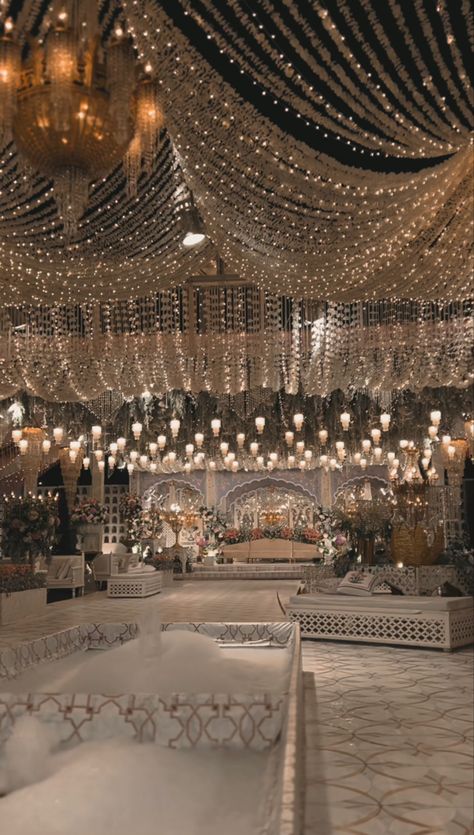 Muslim Wedding Decorations, Indian Wedding Venue, Pakistani Wedding Decor, Royal Indian Wedding, Nikah Decor, Pakistan Wedding, Dream Wedding Reception, Eksterior Modern, Dream Wedding Decorations