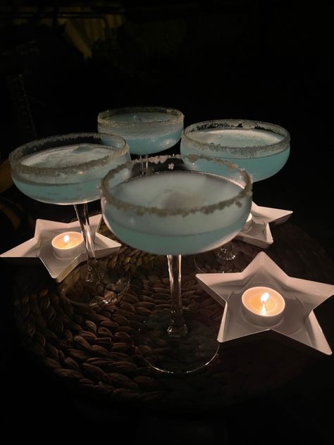 Drinks Blue Aesthetic, 18th Blue Theme, Light Blue Bday Party, Blue Aesthetic Birthday Party, Aquamarine Birthday Party, Blue Bday Decorations, Light Blue Party Aesthetic, 1989 Cocktail, Blue Cocktail Aesthetic