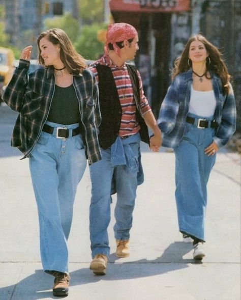 90s Decade Outfits, 90s Fashion Street Style, Decades Outfits, 90s Street Fashion, Retro Outfits 90s, Early 90s Fashion, 1990 Style, Looks Hip Hop, Decades Fashion