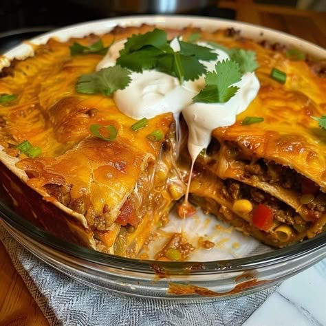 Mexican Tortilla Casserole Mexican Tortilla Casserole Ground Beef, Tortilla Recipes Dinner, Mexican Supper Ideas, Flour Tortilla Casserole Recipes, Tortilla Bake Casserole, Mexican Casserole With Beef Easy, Layered Mexican Casserole, Mexican Casserole Recipes, Salsa Beef