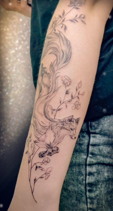 Gentle tattoos for girls, tattoos on the arm, fox and flowers tattoo idea, fox CB Fox And Sunflower Tattoo, Whimsical Fox Tattoo, Fox Flower Tattoo, Fox Sleeve Tattoo, Fox And Flowers Tattoo, Doggo Tattoo, Fox Tattoo Sketch, Woodland Tattoo, Ny Tattoo