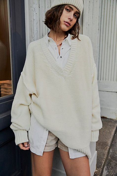 Sweater Over Shoulders Outfit, Vneck Sweater Outfit, Chunky Sweater Dress, Cardigan Styles, Quilted Anorak, Sweater Care, Pullovers Outfit, Turtleneck Sweaters, Cream Knit Sweater