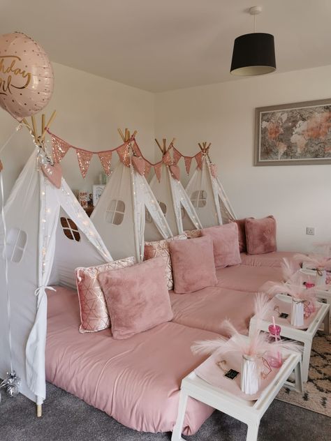 Pink Tent Sleepover, Sleepover Ideas For Birthday Party, Pink Birthday Slumber Party, Pink Birthday Sleepover Ideas, Pink Sleepover Birthday Party, Sleepover Ideas Tents, Boujee Sleepover, Sleepover Birthday Parties Decorations, Girls Birthday Sleepover Ideas